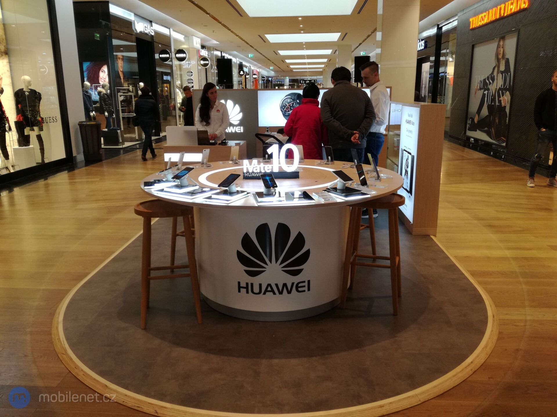 Huawei pop-up store