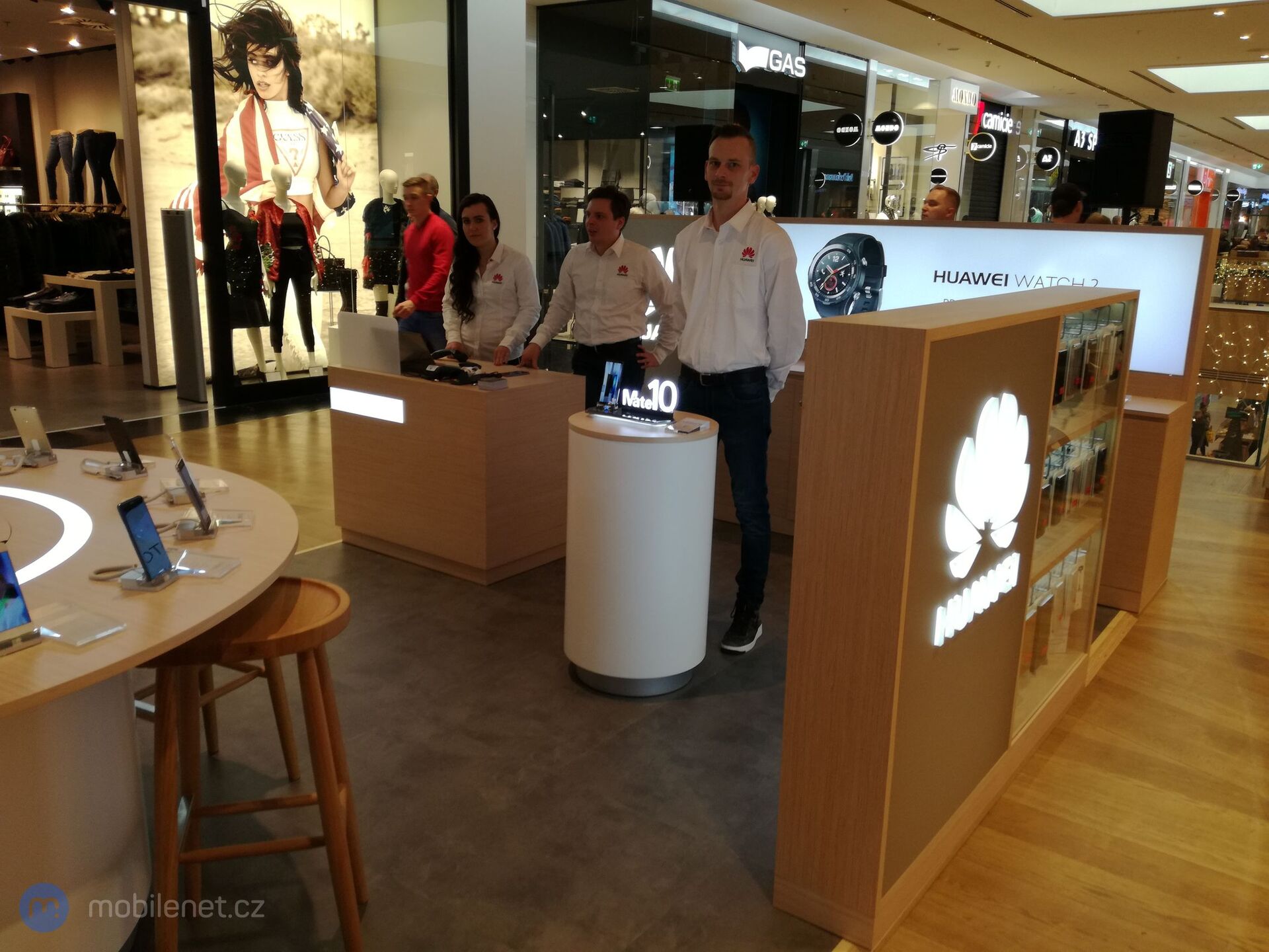 Huawei pop-up store