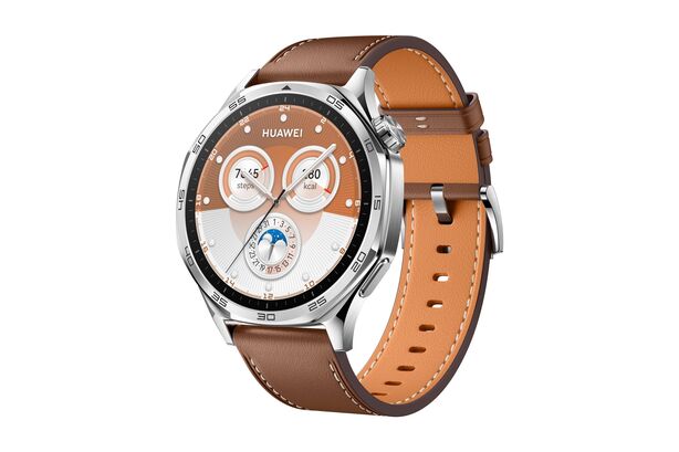 Huawei Watch GT 5 v 46mm variantě s koženým páskem