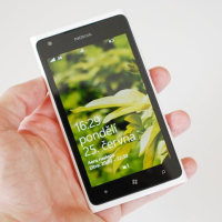 Nokia Lumia 900 s Windows Phone zlevňuje o téměř 4 500 Kč