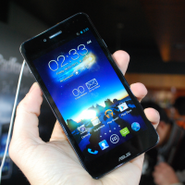 Asus PadFone Infinity naživo z MWC: je to ultimátní kovový krasavec