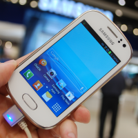 Levné Samsungy Galaxy Young a Galaxy Fame živě z Barcelony