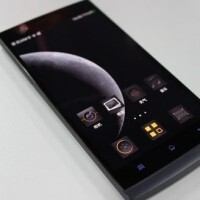 Špičkoý Oppo Find také v černé barvě, na trhy dorazí v dubnu