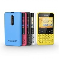 Nokia Asha 210: QWERTY klávesnice, tlačítko WhatsApp a Wi-Fi