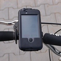 Držák BikeConsole spolehlivě uchytí telefon na řídítka