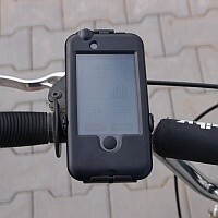 Držák BikeConsole spolehlivě uchytí telefon na řídítka