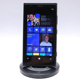 Cena Nokia Lumia 920 za půl roku klesla o 9 000 Kč