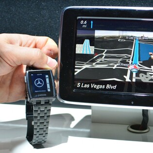 Svůj Mercedes už brzy ovládnete hodinkami Pebble i Galaxy Gear