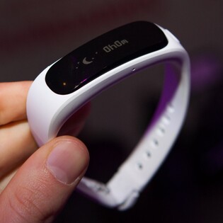 Chytrý náramek Huawei TalkBand naživo z MWC 2014 (video) 