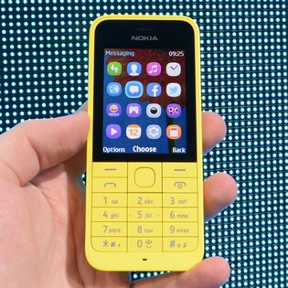 První dojmy z Nokie 220 a Asha 230: základ za dobrou cenu