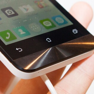 Asus údajně připravuje nový 5,5palcový ZenFone na CES 2015