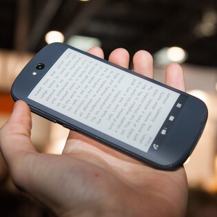 Jeden telefon, dva displeje: první dojmy z ruského YotaPhone