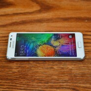 První krásný Samsung: vyzkoušeli jsme kovové Galaxy Alpha