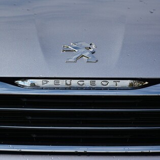 Auta a mobily: co umí Peugeot 508 v základu a 208 v plné síle?