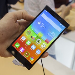 Lenovo Vibe Z2 naživo: dostupný tabletofon zamíří i do ČR (video)