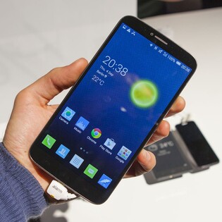 Tabletofon Alcatel OneTouch Hero 2 míří na český trh, známe cenu