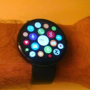 Prostředí z Apple Watch na Android Wear? Částečně ano