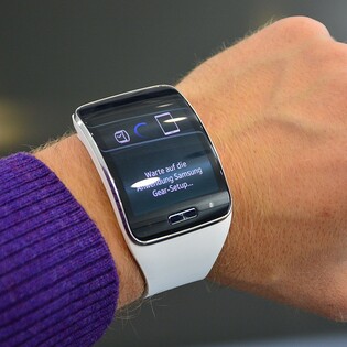 Hodinky Samsung Gear S se začnou prodávat již zítra, známe cenu