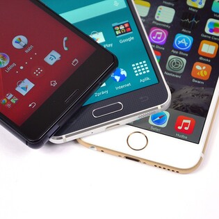 Srovnání: iPhone 6, Galaxy Alpha a Xperia Z3 Compact (video)