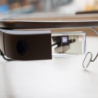 Brýle Google Glass nekončí, ujišťuje Eric Schmidt