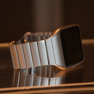 Sony ukázalo kovovou verzi SmartWatch 3. Takto vypadají naživo