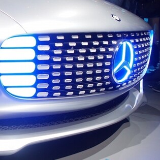 Autonomní F 015 od Mercedesu už jezdí v ulicích