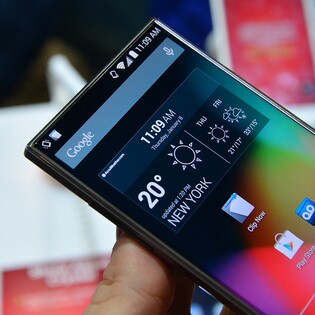 Sharp AQUOS Crystal živě z CESu: fascinace telefonem bez rámečků