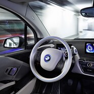 BMW na CESu ukázalo nové systémy a i3, se kterou nejde nabourat