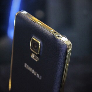 Je pro vás Galaxy Note Edge příliš levný? Kupte si ho ve zlatě