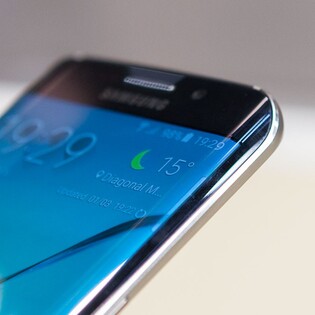 Zahnutý Samsung Galaxy S6 edge: buďte cool (video a dojmy)