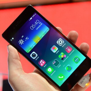 Fotomobil Lenovo Vibe Shot se začíná prodávat na našem trhu