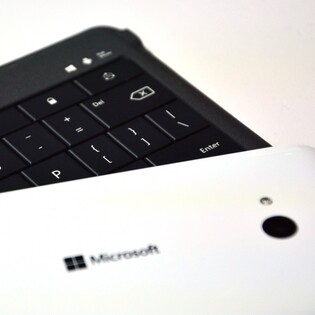 Tenká a skládací: nová klávesnice od Microsoftu živě z MWC