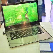 Toshiba ukázala tajemný notebook z kovu. Má 4K displej a USB-C