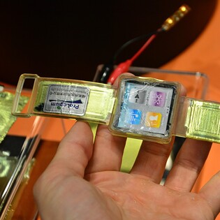 Takto vypadá ohebná a skoro nezničitelná baterie pro wearables