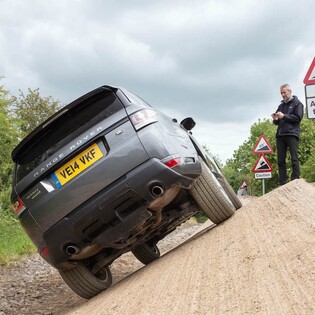 Ovládání automobilu přes smartphone? Land Rover již vše testuje
