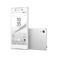 Moneypenny vyzvedla Bondovi nový telefon. Je to Sony Xperia Z5