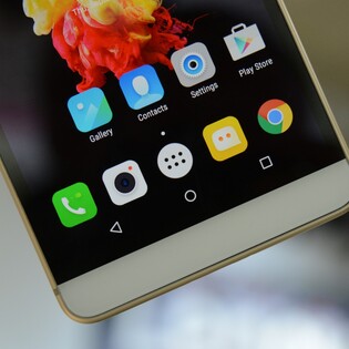 První dojmy z PHAB Plus: hodně přerostlý telefon