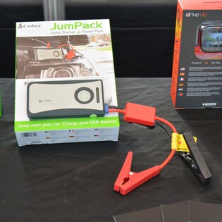 Cobra JumPack: nabijete telefon a nastartuje auto