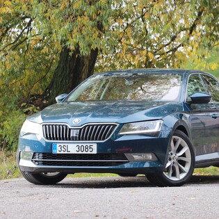 Auta a mobily: Škoda Superb umí vše, včetně LTE a CarPlay