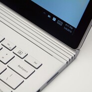 Jako MacBook, ale originální: Microsoft Surface Book naživo
