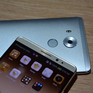 Skvěle vybavený Huawei Mate 8 zamířil na český trh, známe cenu
