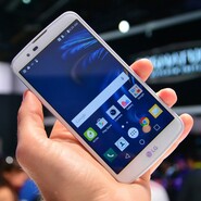 Lesklé oblázky pro mladé: na CESu jsme vyzkoušeli LG K7 a K10