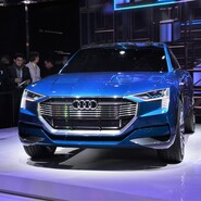 CES 2016: Audi ukazuje zakřivený displej od Samsungu v autě