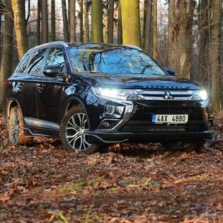 Auta a mobily: samuraj Mitsubishi Outlander