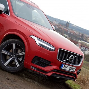 Auta a mobily: Volvo XC90 – Thórovo kladivo proti všem