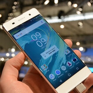 Bezrámečková Sony Xperia XA dorazila na český trh, známe cenu