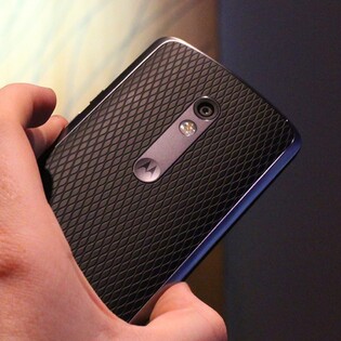 Lenovo Moto X Play míří na český trh. První dojmy z novinky (video)