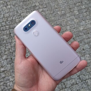 Telefonů LG G5 se zřejmě prodalo 10 x méně než Galaxy S7