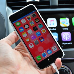 Srovnávací test: Google Android Auto vs. Apple CarPlay