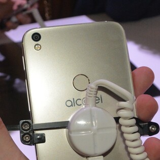 Alcatel Shine Lite: levný luxus na IFA 2016 (video a fotogalerie)